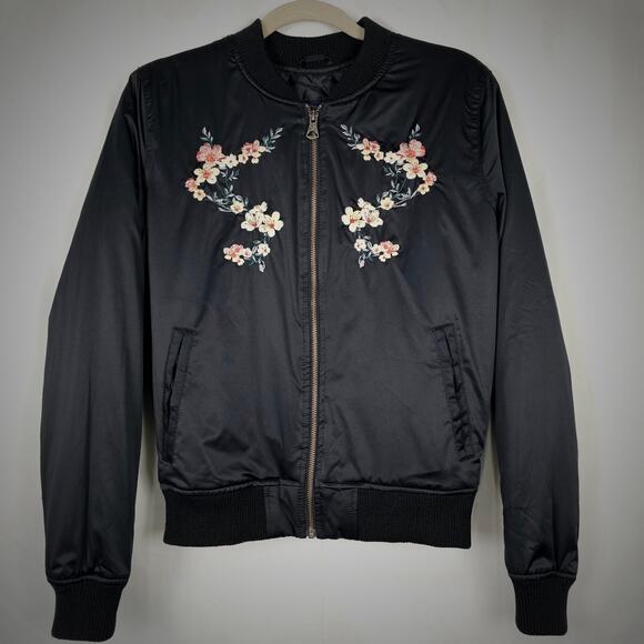 American Eagle Embroidered Puffer Bomber Jacket Cherry Blossom. - Picture 1 of 12